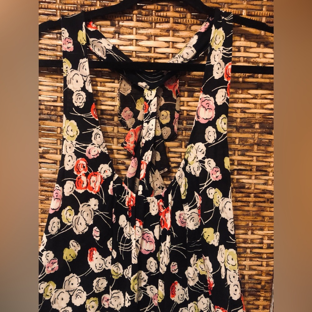 🎉RUFFLE BACK ANTHROPOLOGIE CUTE TOP!😍